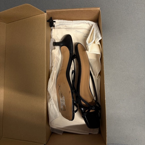 FLATTERED Eunisa Heel in Black Size 39 As Is Needs Repair - Picture 14 of 16